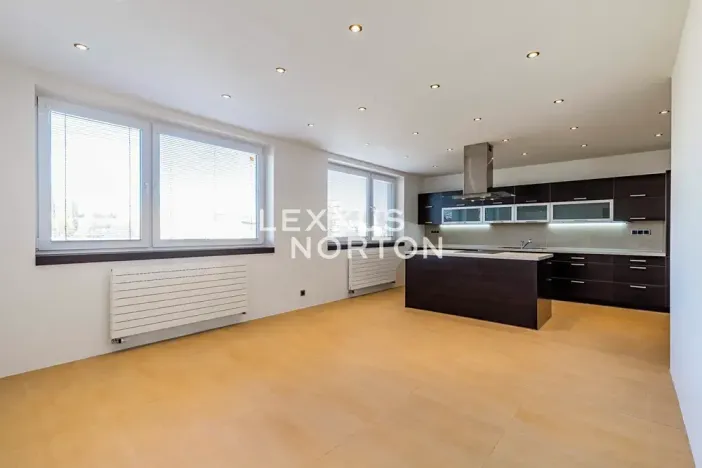 Pronájem rodinného domu, Praha - Stodůlky, Hlušičkova, 300 m2