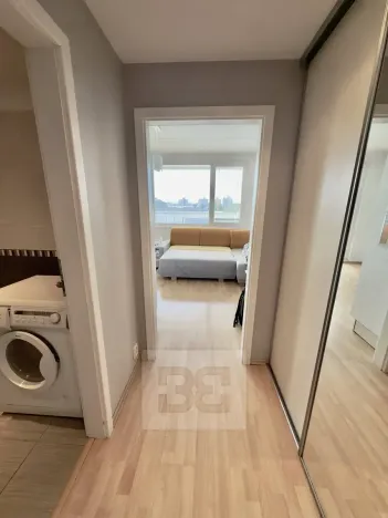 Pronájem bytu 1+kk, Praha - Troja, Svídnická, 27 m2