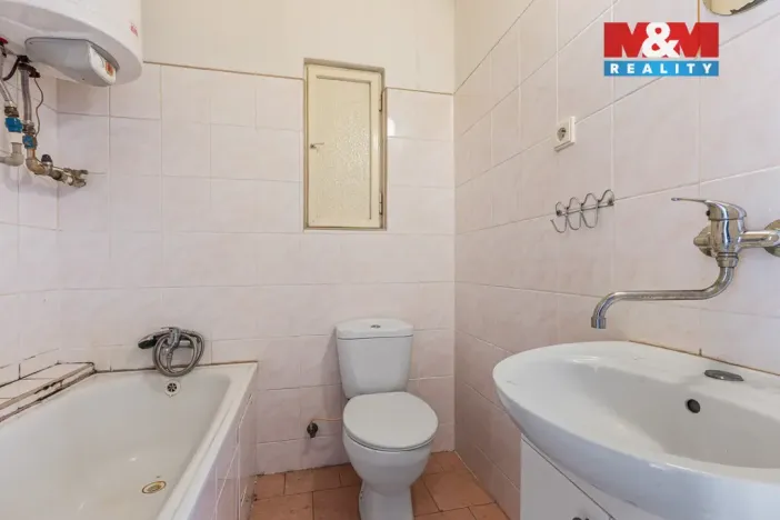 Prodej obchodního prostoru, Louny, Husova, 744 m2