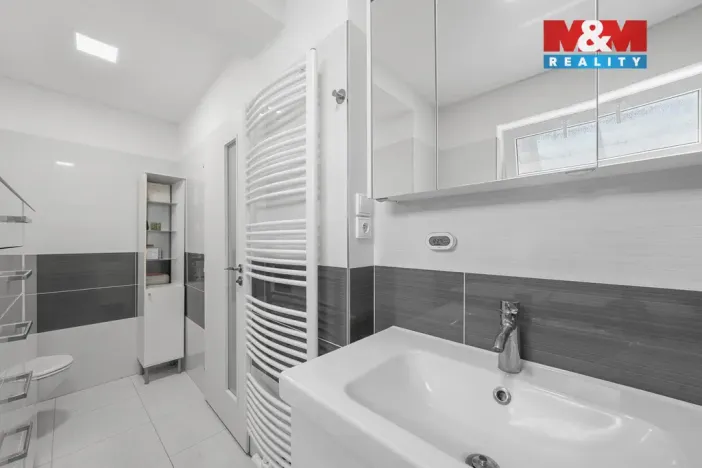 Prodej rodinného domu, Chlumec, Chlumecká, 260 m2