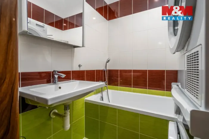 Prodej bytu 2+1, Pardubice - Zelené Předměstí, Benešovo náměstí, 53 m2