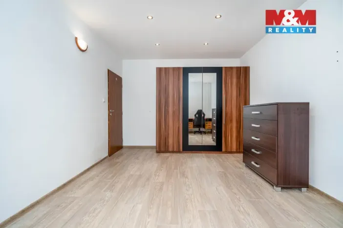 Prodej bytu 2+1, Pardubice - Zelené Předměstí, Benešovo náměstí, 53 m2