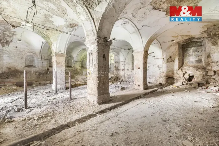 Prodej historického objektu, Zvoleněves, 5000 m2