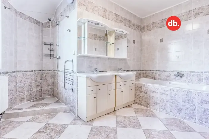 Prodej rodinného domu, Karlovy Vary, Krokova, 280 m2