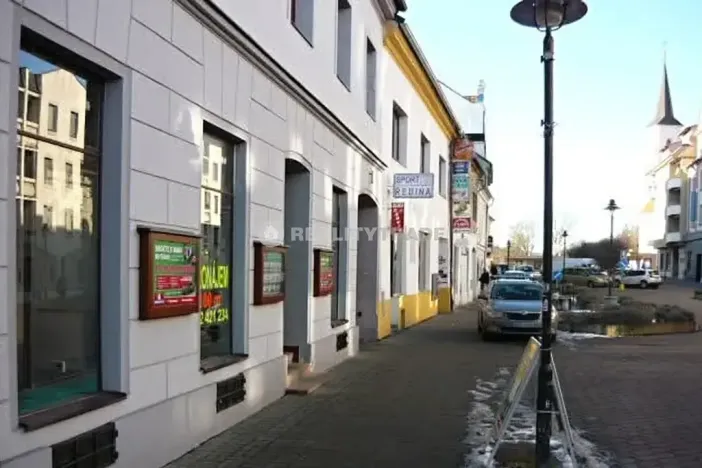 Pronájem obchodního prostoru, Strakonice, Palackého náměstí, 100 m2