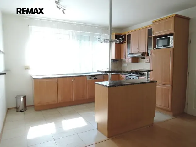 Pronájem rodinného domu, Hostivice, Řehníkova, 150 m2