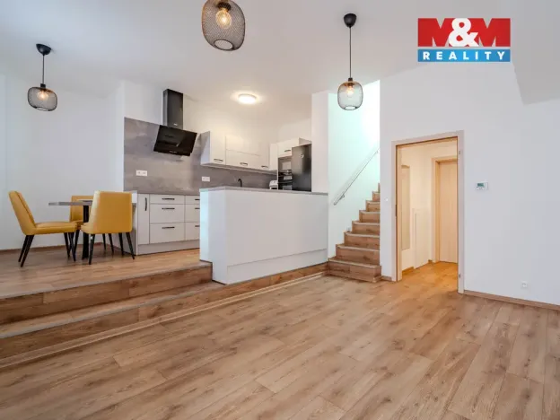 Pronájem bytu 2+kk, Benešov, Husovo náměstí, 78 m2