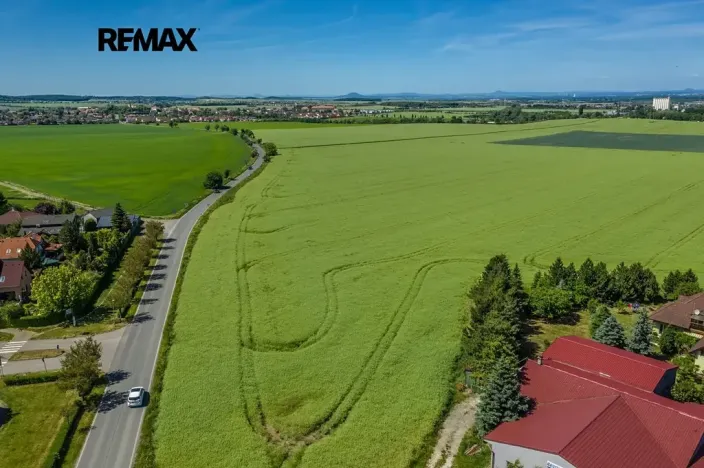 Prodej komerčního pozemku, Hovorčovice, 5254 m2