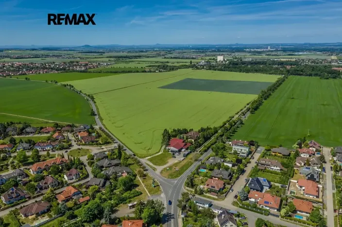Prodej komerčního pozemku, Hovorčovice, 5254 m2