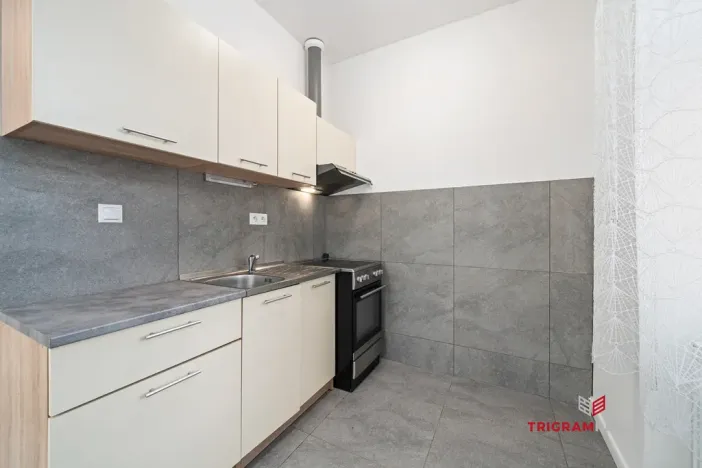 Pronájem bytu 1+kk, Sadová, 38 m2