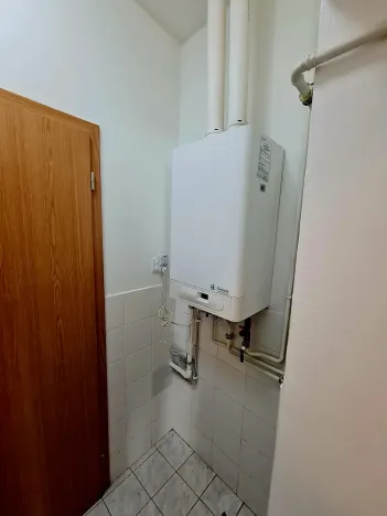 Pronájem komerční, Karlovy Vary, Varšavská, 40 m2