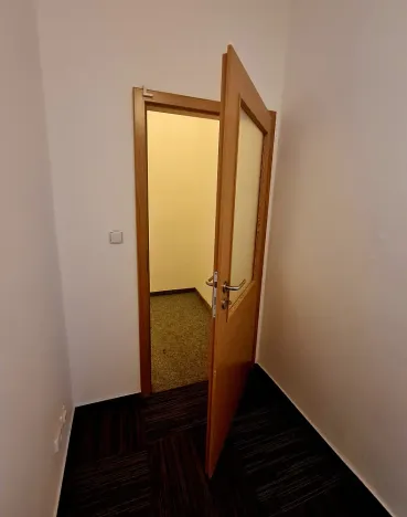 Pronájem komerční, Karlovy Vary, Varšavská, 40 m2