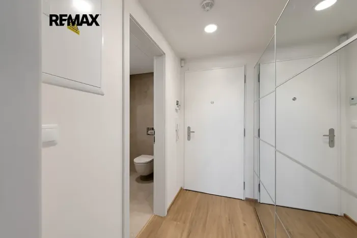 Pronájem bytu 1+kk, Praha - Hloubětín, Poděbradská, 37 m2