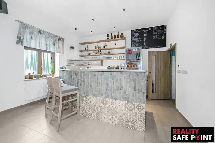 Prodej ubytování, Dobřany, Lipová, 820 m2