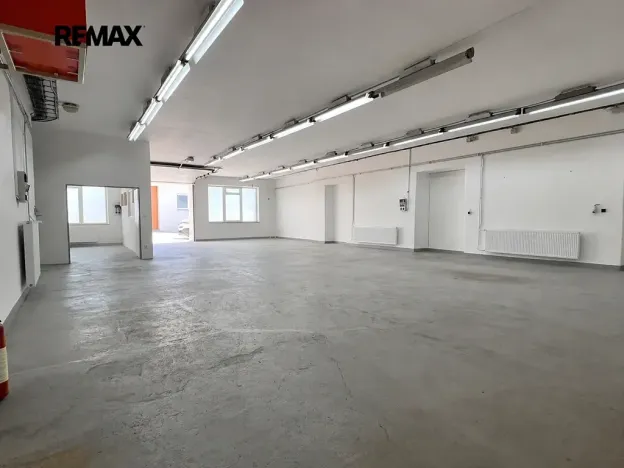 Pronájem skladu, Měřín, 454 m2