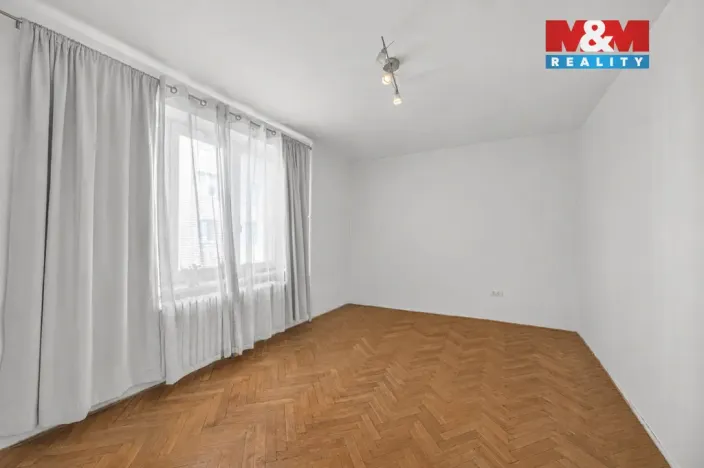 Pronájem bytu 2+1, Pardubice - Zelené Předměstí, Benešovo náměstí, 55 m2