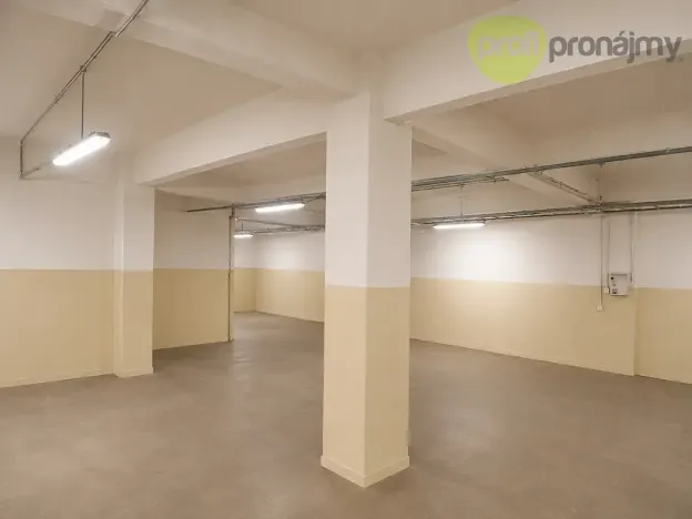 Pronájem skladu, Zlín, Šedesátá, 240 m2