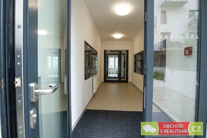 Pronájem bytu 1+kk, Praha, Štěchovická, 45 m2