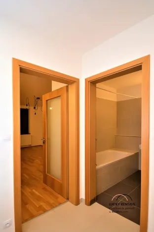 Pronájem bytu 1+kk, Praha - Modřany, Provázkova, 37 m2