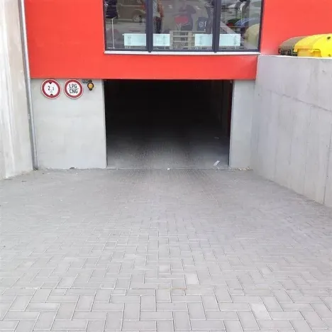Pronájem garážového stání, Olomouc, Schweitzerova, 13 m2