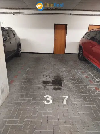 Pronájem garážového stání, Olomouc, Schweitzerova, 13 m2