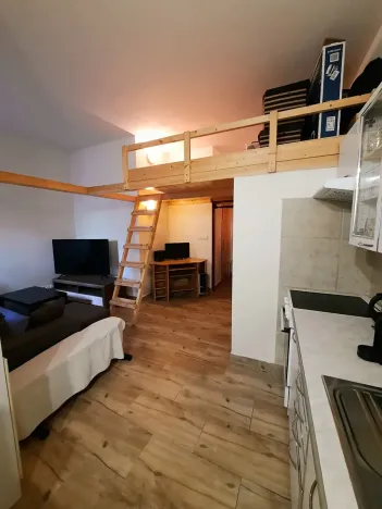 Pronájem bytu 1+kk, Praha - Smíchov, Plzeňská, 22 m2