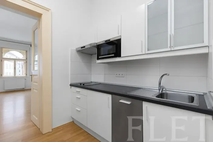 Pronájem bytu 1+1, Praha - Holešovice, Kamenická, 45 m2