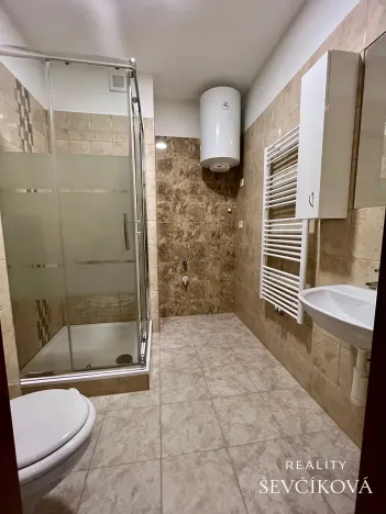 Pronájem bytu 1+kk, Holice, náměstí T. G. Masaryka, 28 m2