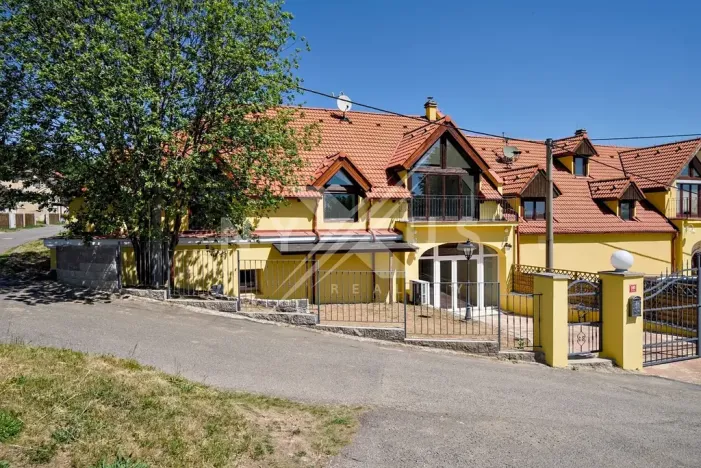 Prodej rodinného domu, Černolice, Ke dvoru, 375 m2