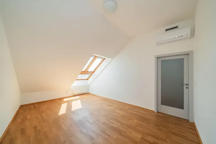 Pronájem bytu 5+1, Praha - Smíchov, Štefánikova, 168 m2