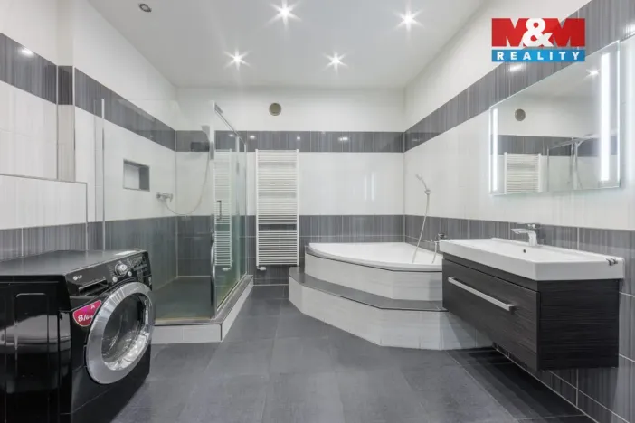 Prodej bytu 2+1, Nejdek, náměstí Karla IV., 107 m2