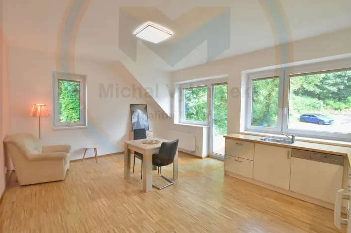 Pronájem bytu 2+kk, Klecany, Nám. Třebízského, 52 m2
