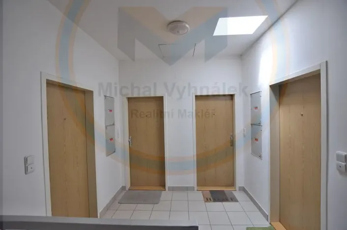 Pronájem bytu 2+kk, Klecany, Nám. Třebízského, 52 m2