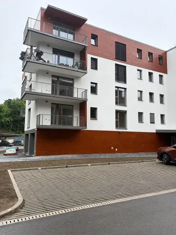 Pronájem garážového stání, Jablonec nad Nisou, Za Jízdárnou, 12 m2