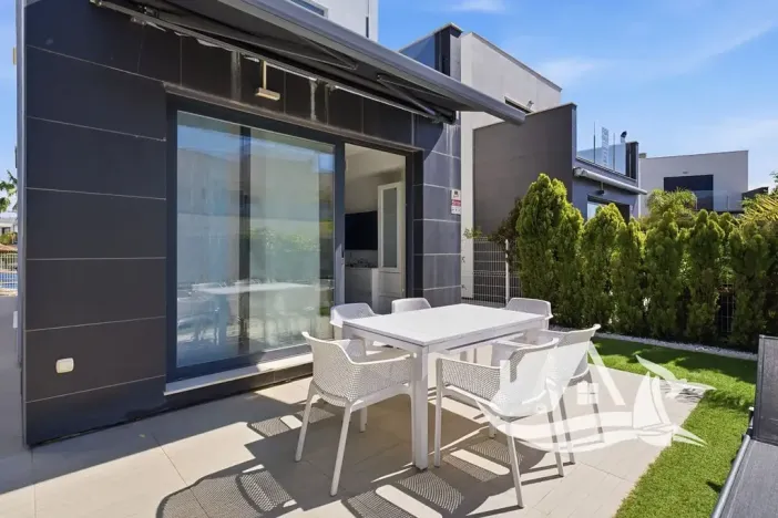 Prodej rodinného domu, Orihuela, Španělsko, Paseo Marítimo de Punta Prima, 84 m2