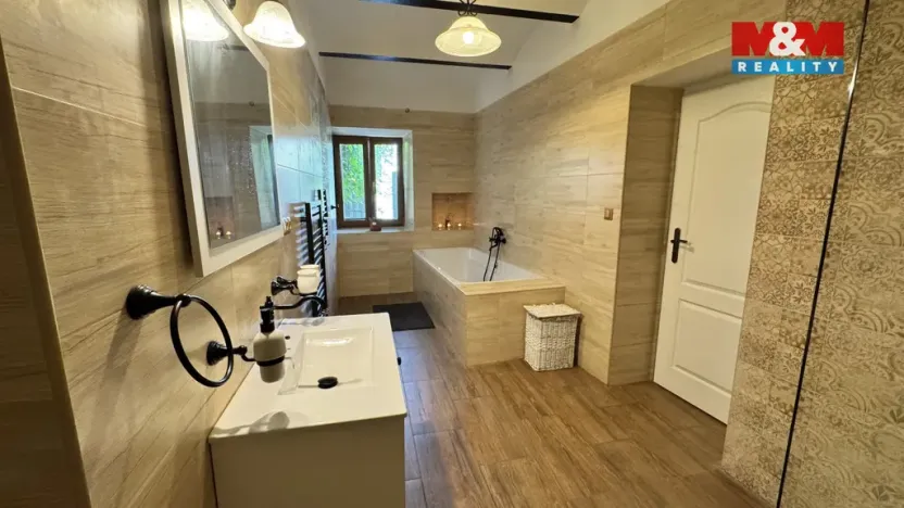 Prodej rodinného domu, Černovice, Dobešovská, 300 m2