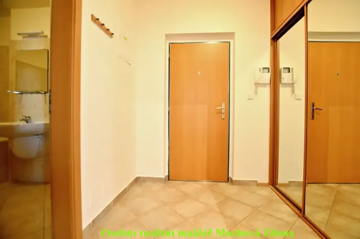 Pronájem bytu 2+kk, Praha - Strašnice, Gutova, 55 m2