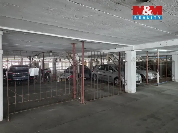 Pronájem garážového stání, Praha - Střížkov, Lovosická, 18 m2