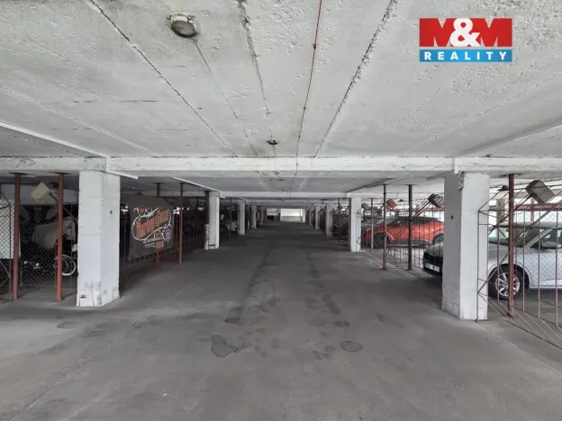 Pronájem garážového stání, Praha - Střížkov, Lovosická, 18 m2