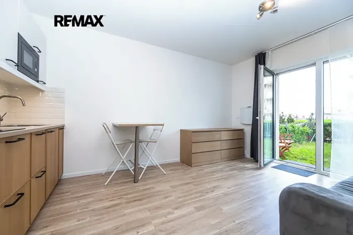 Pronájem bytu 1+kk, Praha - Libeň, Novovysočanská, 25 m2