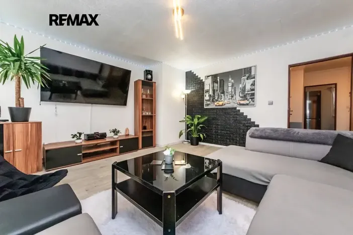 Prodej bytu 3+1, Červený Újezd, U Okálu, 62 m2