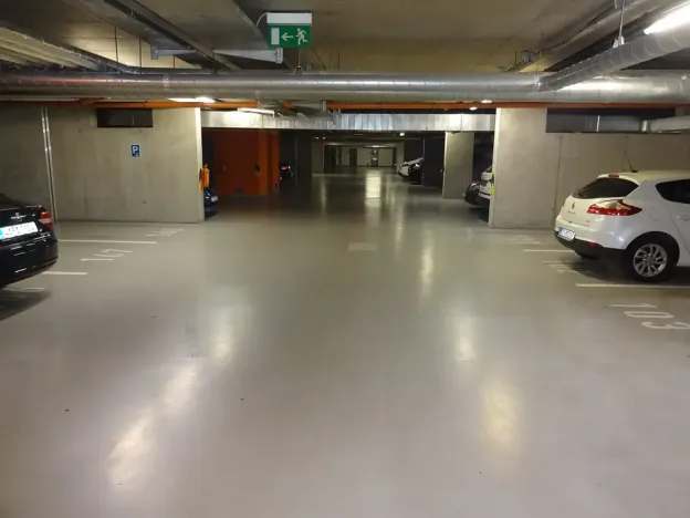 Pronájem garážového stání, Praha - Karlín, Rohanské nábřeží, 15 m2