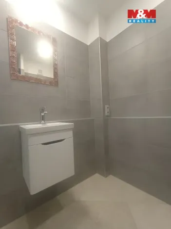 Pronájem bytu 1+kk, Děčín - Děčín III-Staré Město, Žerotínova, 29 m2