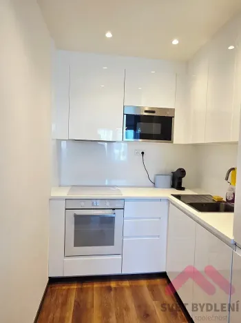 Pronájem bytu 2+kk, Praha - Kobylisy, Kaňkovského, 43 m2