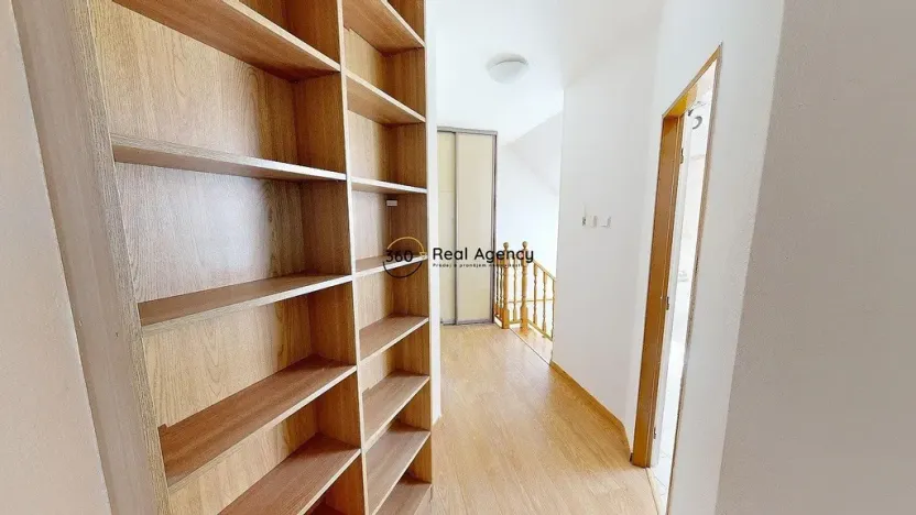 Pronájem rodinného domu, Psáry, U Potoka, 163 m2