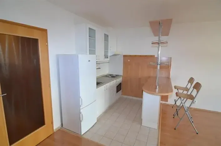 Pronájem bytu 1+kk, Praha - Vinohrady, Hradecká, 37 m2