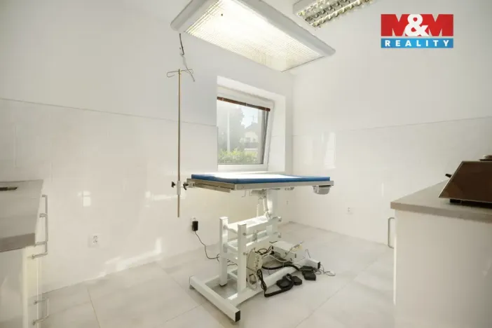 Prodej obchodního prostoru, Lázně Bohdaneč, Škroupova, 202 m2