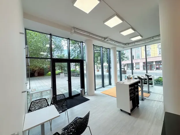 Pronájem obchodního prostoru, Opava, náměstí Republiky, 65 m2