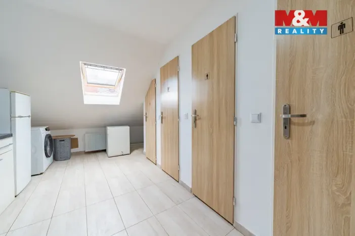 Pronájem atypického bytu, Sokolov, Staré náměstí, 200 m2