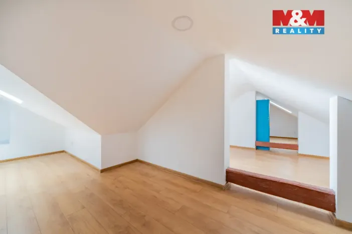 Pronájem atypického bytu, Sokolov, Staré náměstí, 200 m2